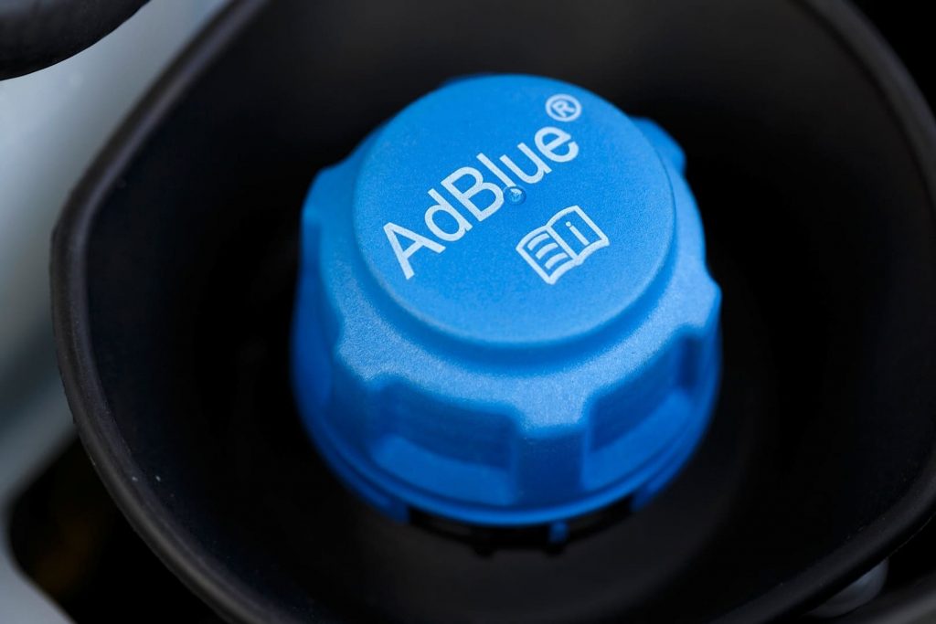 Залить adblue в мерседес